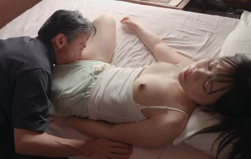 Bố già tích cực vét máng đứa con búp bê lâu ngày về quê giờ đã trưởng thành